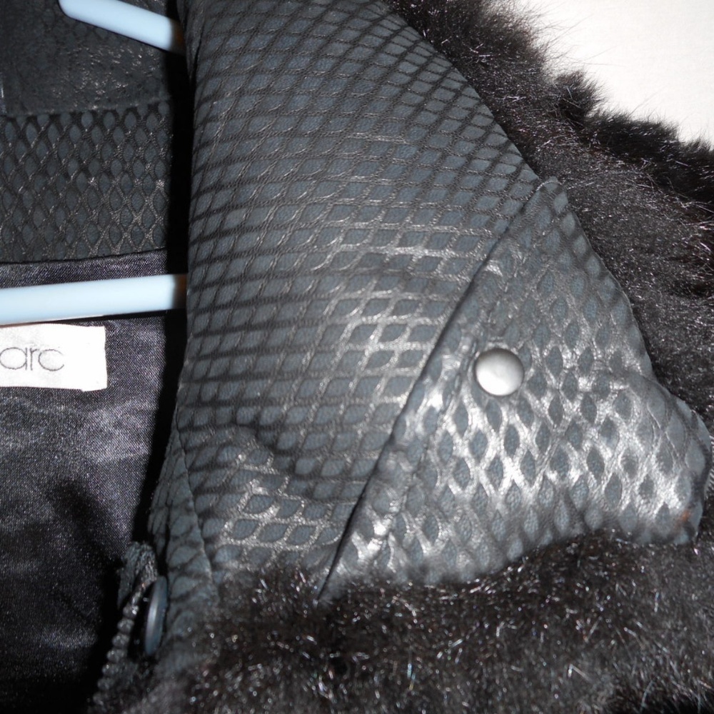Andrew Marc New Zealand Opossum Black fur vest - Picture 5 of 7